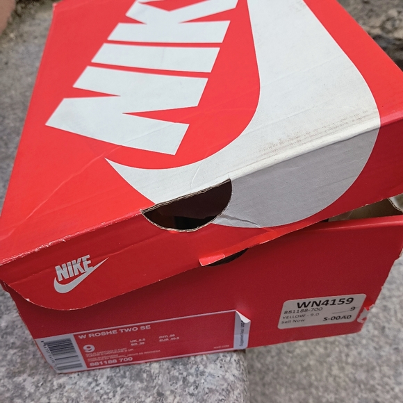 Nike Shoes Nike Roshe Two SE Women's, Size 9, Gold - Picture 6 of 9